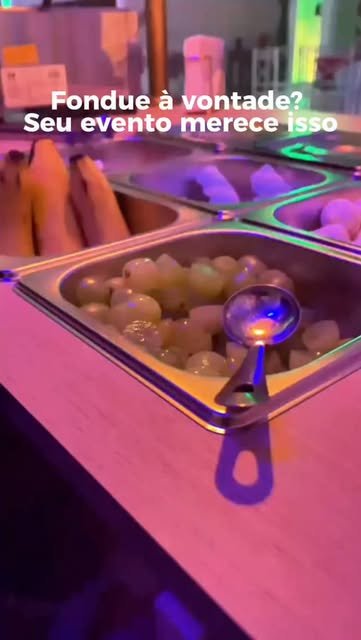 Estação de fondue com frutas